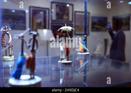 Assouan. 27th févr. 2022. Photo prise le 27 février 2022 montre des expositions au Musée du Nil à Assouan, en Égypte. Près de l'ancien barrage bas de la ville ensoleillée d'Assouan en haute Égypte, le Musée du Nil documente l'histoire du Nil qui coule à travers 11 pays africains et comment la ligne de vie du continent et son vaste bassin nourrissent presque l'intégralité de la culture africaine. Credit: Ahmed Gomaa/Xinhua/Alamy Live News Banque D'Images
