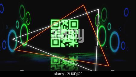 Image d'un code qr lumineux sur des formes géométriques au néon Banque D'Images