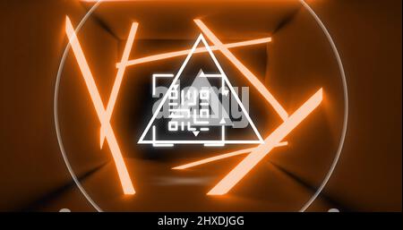 Image d'un code qr lumineux sur des formes géométriques au néon Banque D'Images