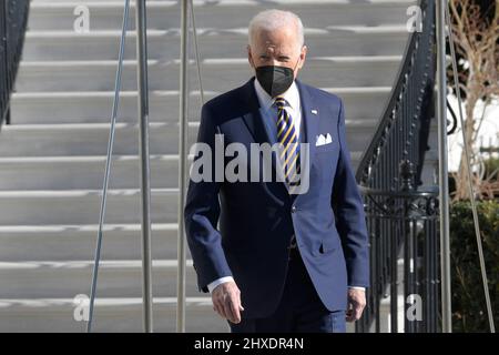 Washington, États-Unis. 11th janvier 2022. LE président AMÉRICAIN Joe Biden part pour la base Andrews en route vers Atlanta, en Géorgie, à Washington DC. Crédit : SOPA Images Limited/Alamy Live News Banque D'Images