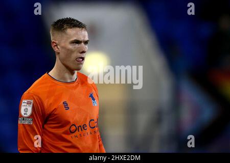 Birkenhead, Royaume-Uni. 11th mars 2022. Le gardien de but de la ville de Mansfield, Nathan Bishop, regarde dessus. EFL Skybet football League Two Match, Tranmere Rovers v Mansfield Town à Prenton Park, Birkenhead, Wirral, le vendredi 11th mars 2022. Cette image ne peut être utilisée qu'à des fins éditoriales. Utilisation éditoriale uniquement, licence requise pour une utilisation commerciale. Aucune utilisation dans les Paris, les jeux ou les publications d'un seul club/ligue/joueur.pic par Chris Stading/Andrew Orchard sports Photography/Alamy Live News crédit: Andrew Orchard sports Photography/Alamy Live News Banque D'Images