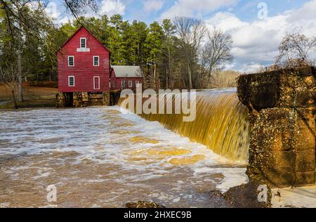 Starr's Mill historique sur Whitewater Creek, Fayetteville, Géorgie, États-Unis Banque D'Images