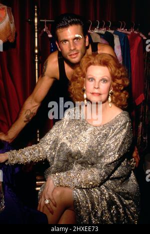 Lorenzo Lamas et la mère Arlene Dahl Circa années 80 crédit: Ralph Dominguez/MediaPunch Banque D'Images