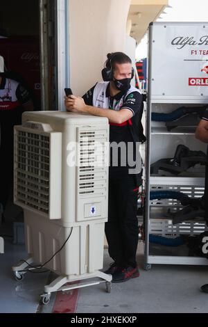 Bahreïn, Émirats arabes Unis. 12th mars 2022. Alfa Romeo F1 Team ORLEN, ambiance pendant les épreuves pré-saison de Formule 1 Aramco avant le Championnat du monde de Formule 1 de la FIA 2022, sur le circuit international de Bahreïn, du 10 au 12 mars 2022 à Sakhir, Bahreïn - photo Antonin Vincent / DPPI Banque D'Images