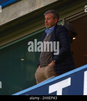 **FICHIER PIC** le propriétaire de Chelsea, Roman Abramovich, a vu ses actifs gelés car des sanctions ont été imposées au milliardaire russe. ** Chelsea / Sunderland . . Londres, Royaume-Uni . . 19.12.2015 Roman Abramovich (propriétaire de Chelsea) © Paul Marriott Photography Banque D'Images