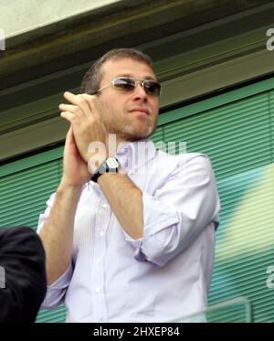 **FICHIER PIC** le propriétaire de Chelsea, Roman Abramovich, a vu ses actifs gelés car des sanctions ont été imposées au milliardaire russe. ** Pic: Paul Marriott . . Chelsea / Bolton Wanderers . . 11.05.08 le propriétaire de Chelsea Roman Abramovich. Banque D'Images