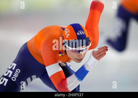 HEERENVEEN, PAYS-BAS - MARS 12: Femke Kok des pays-Bas en compétition lors de la finale de la coupe du monde de l'UIP à Thialf le 12 mars 2022 à Heerenveen, pays-Bas. (Photo de Douwe Bijlsma/Orange Pictures) Banque D'Images