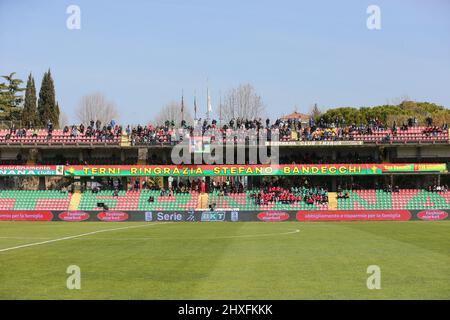 Les fans remercient le président Stefano Bandecchi (Ternana) pendant Ternana Calcio vs Cosenza Calcio, le match italien de football série B à Terni, Italie, mars 12 2022 Banque D'Images