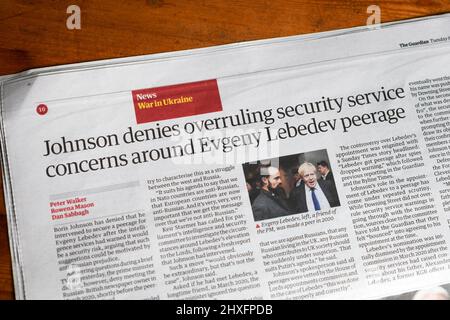 Boris 'Johnson nie les préoccupations exagérées des services de sécurité autour d'Evgeny Lebedev peerage' Guardian titre du journal russe Clipping 8 mars 2022 Royaume-Uni Banque D'Images