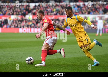 NOTTINGHAM, ROYAUME-UNI. 12th MARS Steve Cook de la forêt de Nottingham et Tom Ince de Reading lors du match de championnat Sky Bet entre la forêt de Nottingham et Reading au City Ground, Nottingham, le samedi 12th mars 2022. (Credit: Jon Hobley | MI News) Credit: MI News & Sport /Alay Live News Banque D'Images