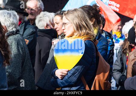 Rennes, Bretagne, France, le 12 mars 2022. Manifestation contre la guerre en Ukraine, à Rennes, Bretagne, France, le 12 mars, 2022. Photo par Alexis Coulon/ABACAPRESS.COM crédit: Abaca Press/Alay Live News Banque D'Images