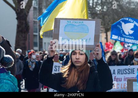 Rennes, Bretagne, France, le 12 mars 2022. Manifestation contre la guerre en Ukraine, à Rennes, Bretagne, France, le 12 mars, 2022. Photo par Alexis Coulon/ABACAPRESS.COM crédit: Abaca Press/Alay Live News Banque D'Images