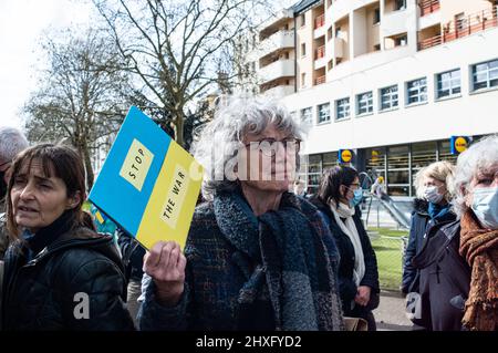 Rennes, Bretagne, France, le 12 mars 2022. Manifestation contre la guerre en Ukraine, à Rennes, Bretagne, France, le 12 mars, 2022. Photo par Alexis Coulon/ABACAPRESS.COM crédit: Abaca Press/Alay Live News Banque D'Images