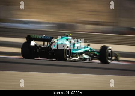 05 VETTEL Sebastian (ger), Aston Martin F1 Team AMR22, action 05 VETTEL Sebastian (ger), Aston Martin F1 Team AMR22, action pendant les épreuves pré-saison de Formule 1 Aramco avant le Championnat du monde de Formule 1 de la FIA 2022, sur le circuit international de Bahreïn, du 10 au 12 mars 2022 à Sakhir, Bahreïn - photo Diederik Van Der Laan / DPPI Banque D'Images