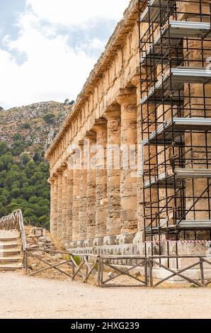 Monuments architecturaux du Temple de Segesta (Tempio di Segesta) à Trapani, Sicile, Italie. Banque D'Images