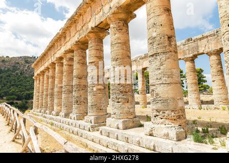 Monuments architecturaux du Temple de Segesta (Tempio di Segesta) à Trapani, Sicile, Italie. Banque D'Images