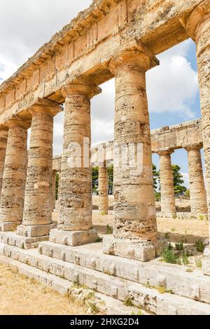 Monuments architecturaux du Temple de Segesta (Tempio di Segesta) à Trapani, Sicile, Italie. Banque D'Images