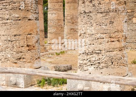 Monuments architecturaux du Temple de Segesta (Tempio di Segesta) à Trapani, Sicile, Italie. Banque D'Images