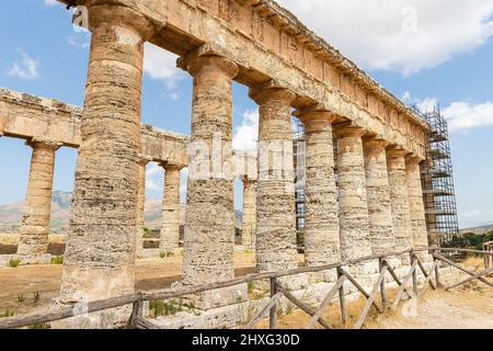 Monuments architecturaux du Temple de Segesta (Tempio di Segesta) à Trapani, Sicile, Italie. Banque D'Images