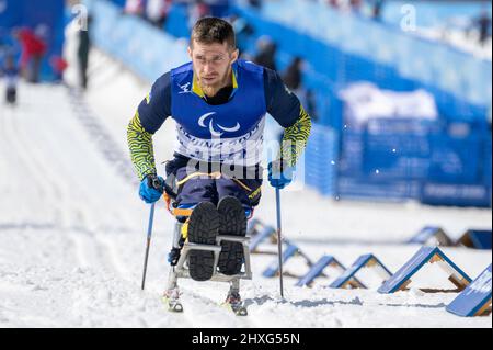 Pékin, Hebei, Chine. 12th mars 2022. Paralympien ukrainien Vasyl Kravchuk, ski de fond à distance moyenne, Jeux paralympiques de 2022 à Beijing, 12 mars 2022. (Image de crédit : © Mark Edward Harris/ZUMA Press Wire) Banque D'Images