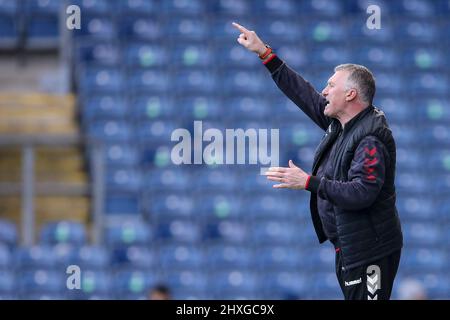 Blackburn, Royaume-Uni. 12th mars 2022. Nigel Pearson, directeur municipal de Bristol, crie aux instructions. Match de championnat EFL Skybet, Blackburn Rovers et Bristol City au parc Ewood à Blackburn le samedi 12th mars 2022. Cette image ne peut être utilisée qu'à des fins éditoriales. Utilisation éditoriale uniquement, licence requise pour une utilisation commerciale. Aucune utilisation dans les Paris, les jeux ou les publications d'un seul club/ligue/joueur.pic par Chris Stading/Andrew Orchard sports Photography/Alamy Live News crédit: Andrew Orchard sports Photography/Alamy Live News Banque D'Images