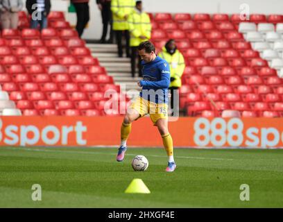 Nottingham, Royaume-Uni. 12th mars 2022. Lecture joueur se réchauffant pendant le jeu de Champioinship de l'EFL entre la forêt de Nottingham et la lecture à la ville de Nottingham, Angleterre Paul Bisser/SPP crédit: SPP Sport Press photo. /Alamy Live News Banque D'Images