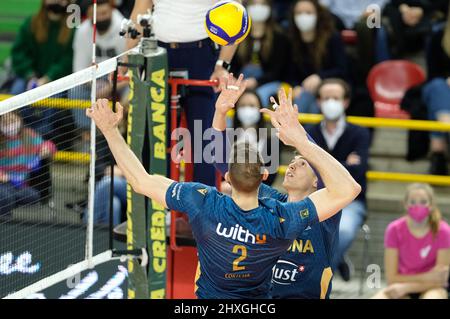 Vérone, Italie. 12th mars 2022. Set de Luca Spirito - Verona Volley pendant Verona Volley vs Cucine Lube Civitanova, Volleyball Italien Serie A Men SuperLeague Championship Championship à Verona, Italie, Mars 12 2022 crédit: Agence de photo indépendante / Alamy Live News Banque D'Images