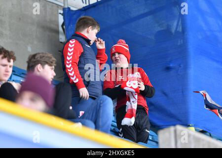 LONDRES, ROYAUME-UNI. MAR 12th jeunes fans de Boro lors du match de championnat Sky Bet entre Millwall et Middlesbrough à la Den, Londres, le samedi 12th mars 2022. (Credit: Ivan Yordanov | MI News) Credit: MI News & Sport /Alay Live News Banque D'Images