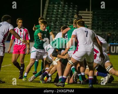 Barnett, Londres, Royaume-Uni. 12th mars 2022. Irlande essayez une ligne de sortie de capture et de conduire dans le match entre l'Angleterre U20 et l'Irlande U20 dans le Championnat des six Nations des moins de 20 ans au Stade StoneX, Barnett, Londres le 12th mars 2021 Claire Jeffrey/SPP crédit: SPP Sport Press photo. /Alamy Live News Banque D'Images