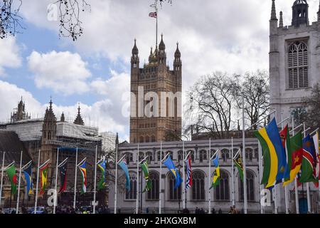 Londres, Angleterre, Royaume-Uni. 12th mars 2022. Des drapeaux nationaux ont été installés sur la place du Parlement avant le jour du Commonwealth, la célébration annuelle des pays du Commonwealth, qui a lieu le 14th mars. (Image de crédit : © Vuk Valcic/ZUMA Press Wire) Banque D'Images