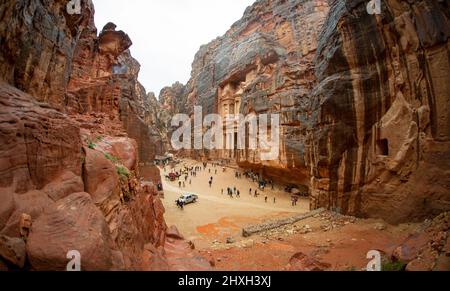 Petra Jordan visité par de nombreux touristes et considéré comme une merveille du monde 25 février 2020 Banque D'Images