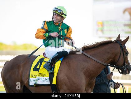 Oldsmar, Floride, États-Unis. 12th mars 2022. 12 mars 2022 : Classic Causeway #4, monté par Jockey Irad Ortiz Jr., remporte le Tampa Bay Derby (Grade 2) à Tampa Bay Downs à Tampa, F.L. le 12 mars 2022. Carson Dennis/Eclipse Sportswire/CSM/Alamy Live News Banque D'Images