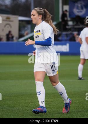 Liverpool, Royaume-Uni. 12th mars 2022. Simone Magill (10 Everton) s'échauffe pendant le match Barclays FA Womens Super League entre Everton et Leicester City au Walton Hall Park à Liverpool, Angleterre Natalie Mincher/SPP crédit: SPP Sport Press photo. /Alamy Live News Banque D'Images