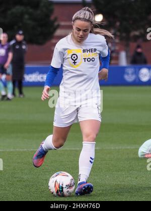 Liverpool, Royaume-Uni. 12th mars 2022. Simone Magill (10 Everton) s'échauffe pendant le match Barclays FA Womens Super League entre Everton et Leicester City au Walton Hall Park à Liverpool, Angleterre Natalie Mincher/SPP crédit: SPP Sport Press photo. /Alamy Live News Banque D'Images