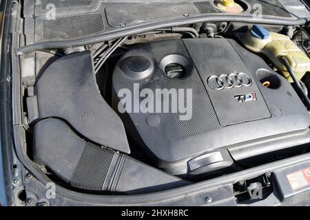 Moteur diesel tdi, prix de crise du carburant affectant les propriétaires de voitures diesel en raison de la guerre d'Ukraine et de Russie. Banque D'Images