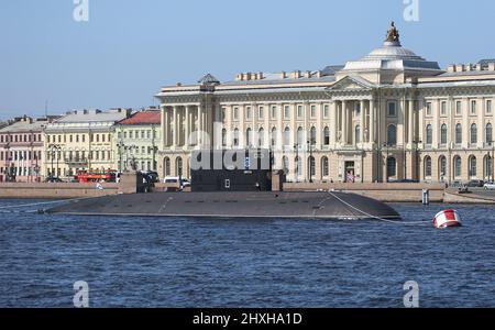 Sous-marin d'attaque de la marine russe RFS Dmitrov (B-806), projet 877-EKM, classe kilo améliorée et Musée de la recherche scientifique de l'Académie russe des Arts Banque D'Images