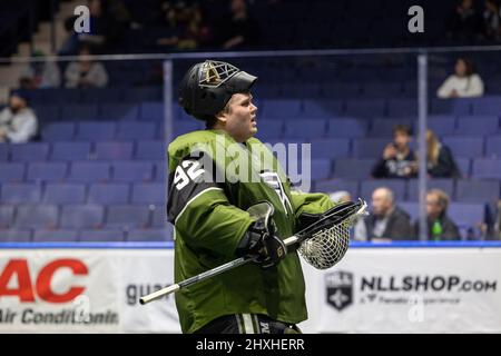 12 mars 2022 : le gardien de but Rochester Knighthawks Joel Watson (92) prépare le quatrième trimestre contre le Riptide de New York. Les Rochester Knighthawks ont accueilli la New York Riptide dans un match de la Ligue nationale de crosse à la Blue Cross Arena de Rochester, New York. (Jonathan Tenca/CSM) Banque D'Images