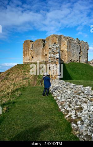 Vue sur le château de Duffus Banque D'Images