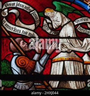 Le chef israélite Gédéon est assuré de la victoire par un ange avec un message de Dieu. Détail de l'arbre Renaissance de Jesse vitrail dans l'église Saint-Rémi de Ceffonds, église du village à Ceffonds dans la région Champagne. Ce vitrail a été fabriqué au début du XVIe siècle par des maîtres verriers de la ville voisine de Troyes et est typique de l’école de verrerie Champenoise, réputée pour ses couleurs intenses. La fenêtre a été installée en 1512. Banque D'Images