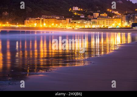 Zurriola plage de nuit Donostia San Sebastian pays Basque Nord de l'Espagne Europe Banque D'Images