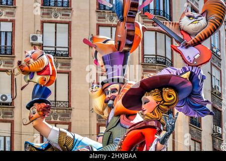 Sculptures géantes pendant le Festival annuel des Fallas, Valence, Espagne, Valence, Espagne Banque D'Images