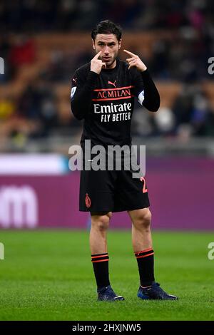 Milan, Italie. 12 mars 2022. Davide Calabria d'AC Milan gestes pendant la série Un match de football entre AC Milan et Empoli FC. Credit: Nicolò Campo/Alay Live News Banque D'Images