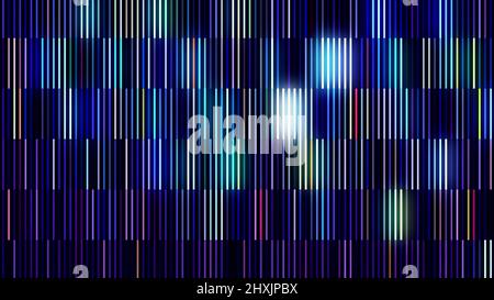 Bandes verticales violettes et roses multicolores clignotantes sur fond noir, boucle transparente. Mouvement. Segments réfléchissants courts et étroits en verre. Banque D'Images