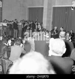 Harold Wilson (1916-1995) annonce sa démission du poste de Premier ministre lors d'une conférence de presse au ministère de la Défense à Londres. Il avait dit plus tôt dans la journée à ses collègues du Cabinet qu'il avait l'intention de démissionner.16th mars 1976 Banque D'Images