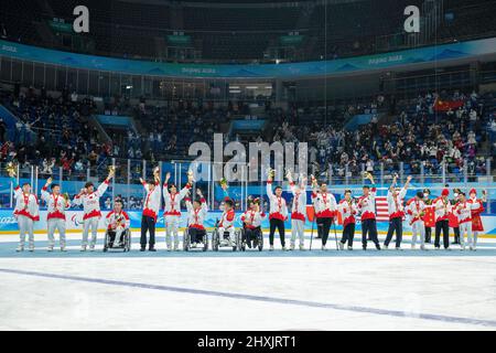 Pékin, Hebei, Chine. 13th mars 2022. L'équipe de Para-Hockey de Chine reçoit la médaille de bronze, Beijing 2022 (image de crédit : © Mark Edward Harris/ZUMA Press Wire) Banque D'Images