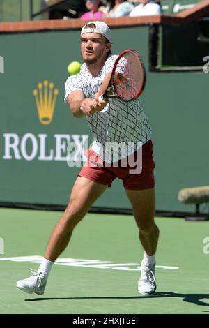 Tomas Machac (CZE) est défait par Daniil Medvedev (RUS) 3-6, 2-6, à l'Open de BNP Paribas joué au Indian Wells tennis Garden à Indian Wells, Californie, le 12 mars 2022: © Karla Kinne/Tennisclix/CSM Banque D'Images