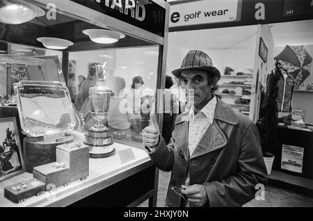 British Open 1976. Les Championnats de golf Britiish Open 1976 se tiennent au Royal Birkdale Gold Club. Date de la photo 10th juillet 1976. Maurice Flitcroft, de Barrow, golfeur amateur britannique et hoaxer. Se posant comme golfeur professionnel, Maurice a réussi à gagner une place pour jouer dans la partie qualifiante des Championnats ouverts. Sa duplicité a été facilement découverte quand il a cardé 49 sur par (121), le pire score dans les tournois hsitory. Banque D'Images