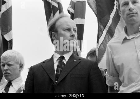 Bataille de Lewisham, sud de Londres, samedi 13th août 1977. Le rassemblement du Front national de New Cross à Lewisham est perturbé par des contre-manifestations et conduit à des affrontements violents avec les policiers et les manifestants anti-racisme. En photo, John Tyndall, chef du Front national. Banque D'Images