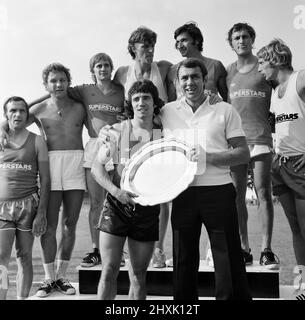 Superstars, BBC Television Program, tournage de Heat à Bracknell, Berkshire, 25th juin 1976. Le joueur de Liverpool, Kevin Keegan, gagne la chaleur. Banque D'Images