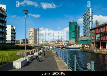 Port de plaisance de Poplar Dock, Canary Wharf, Londres. Banque D'Images